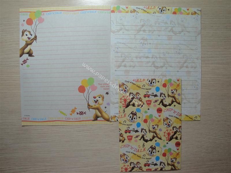 papéis e envelope
